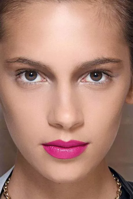 neon-pink-lips-makeup-tutorial-81_4-12 Neon roze lippen make-up tutorial
