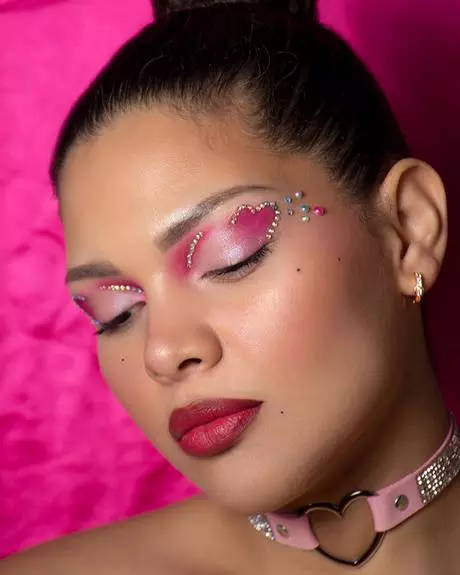 neon-pink-lips-makeup-tutorial-81_7-15 Neon roze lippen make-up tutorial
