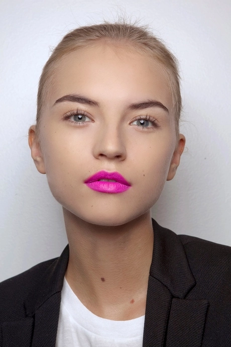 neon-pink-lips-makeup-tutorial-81_9-17 Neon roze lippen make-up tutorial