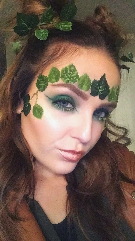 poison-ivy-batman-makeup-tutorial-11_8-17 Poison ivy batman make-up tutorial