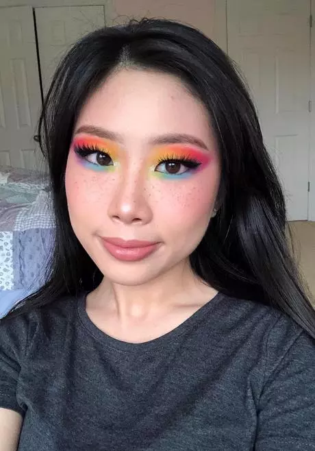 rainbow-eyeliner-makeup-tutorial-30_13-6 Regenboog eyeliner make-up tutorial