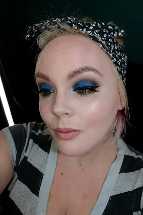 smokey-blue-eyeshadow-makeup-tutorial-73_14-6 Smokey blue oogschaduw make-up tutorial