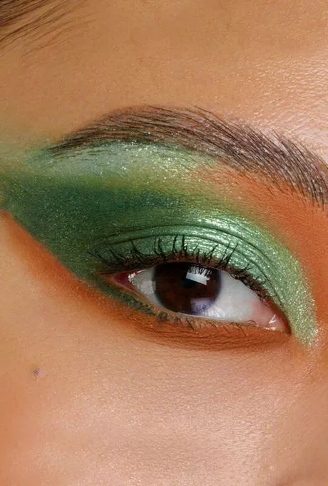 urban-decay-makeup-tutorial-green-eyes-70_13-5 Urban decay make-up tutorial groene ogen