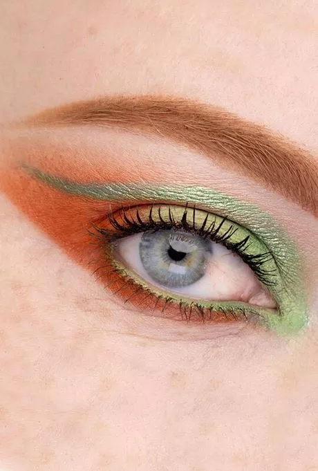 urban-decay-makeup-tutorial-green-eyes-70_9-16 Urban decay make-up tutorial groene ogen