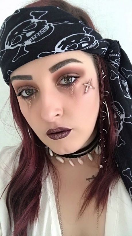 Vrouwelijke piraat make-up tutorial