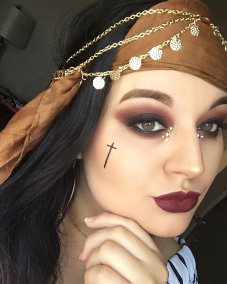 female-pirate-makeup-tutorial-33_16 Vrouwelijke piraat make-up tutorial
