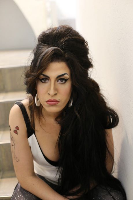 amy-winehouse-makeup-tutorial-74_13 Amy winehouse make-up les