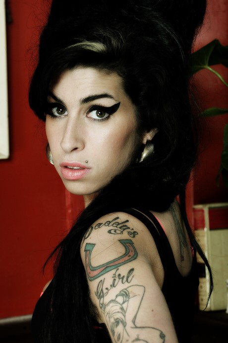 amy-winehouse-makeup-tutorial-74_8 Amy winehouse make-up les
