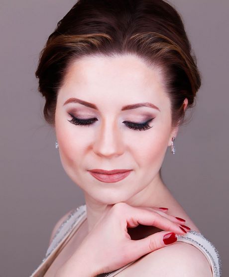 angelina-jolie-makeup-tutorial-09_7 Angelina jolie make-up les
