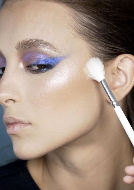 blue-makeup-tutorial-38_13 Les voor blauwe make-up