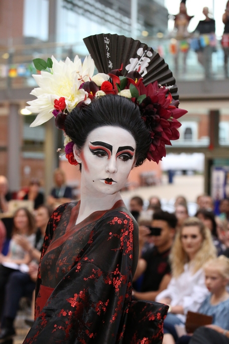 geisha-makeup-tutorial-66_11 Geisha make-up tutorial