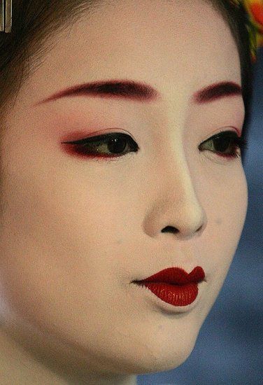 geisha-makeup-tutorial-66_18 Geisha make-up tutorial