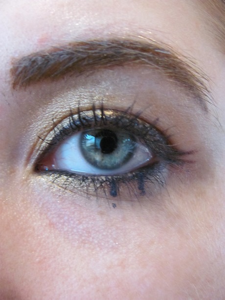 fake-black-eye-makeup-tutorial-04_10 Nep zwart oog make-up tutorial