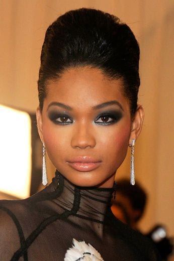 Professionele make - up tutorial voor zwarte vrouwen