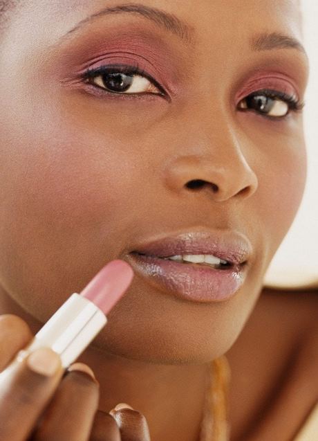 simple-everyday-makeup-tutorial-for-black-women-21_13 Eenvoudige dagelijkse make-up tutorial voor zwarte vrouwen