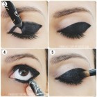 Eyeliner make-up tutorial stap voor stap foto  s