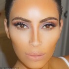 Kim kardashian, stap voor stap make-up contourend