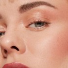 Make-up tutorial beauty gloss