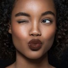 Oog make-up tutorial voor donkere huid vrouwen
