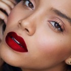 Heldere rode lippenstift make-up tutorial