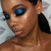Blauw oog make – up tutorial voor zwarte vrouwen