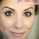 Zwarte oogschaduw make-up tutorial voor bruine ogen