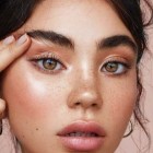 Natuurlijke make – up tutorial voor lichtbruine ogen